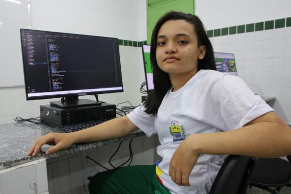 Karina Rodrigues, presidente do Gr&ecirc;mio Estudantil.(Imagem: Ascom Seduc)