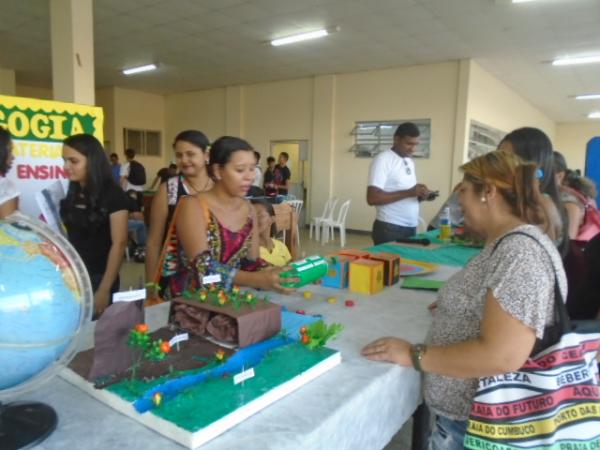 Acad&ecirc;micos da UFPI apresentam mostra sobre ensino da geografia.(Imagem:FlorianoNews)