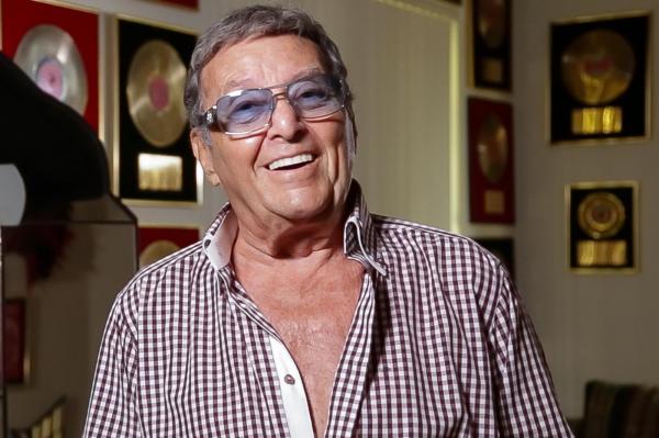 Paul Vance, autor da versão original de "Biquíni de bolinha amarelinha", morre aos 92 anos