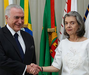 Temer transmite presidência para Cármen Lúcia