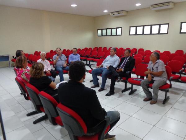 Reuni&atilde;o debate abuso da autoridade em abordagens da PRF em Floriano.(Imagem:FlorianoNews)
