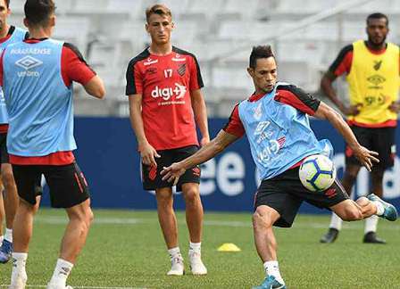 Athletico-PR tenta recuperação contra Grêmio focado na Libertadores