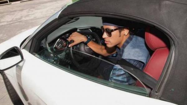 Neymar leva 3 mulheres para hotel, diz jornal