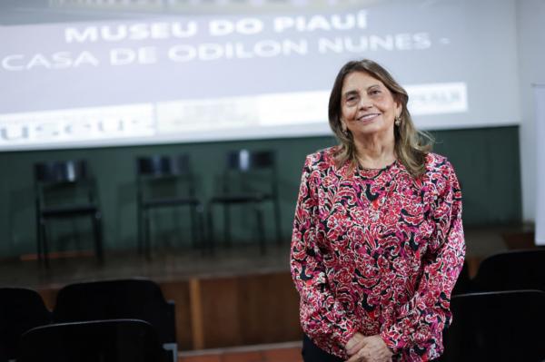 Dora Medeiros, diretora do Museu do Piau&iacute;.(Imagem:Regis Falc&atilde;o)