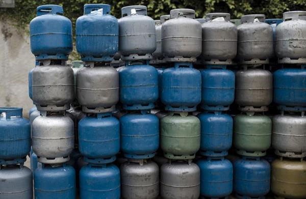 O mega-aumento de 16,1% aplicado pela Petrobras no gás de cozinha desde a última sexta-feira (11) já foi repassado aos consumidores no estado de São Paulo. Com isso, o preço médio(Imagem:Reprodução)