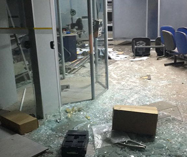 Criminosos explodem banco no interior do PI; moradores registraram ação
