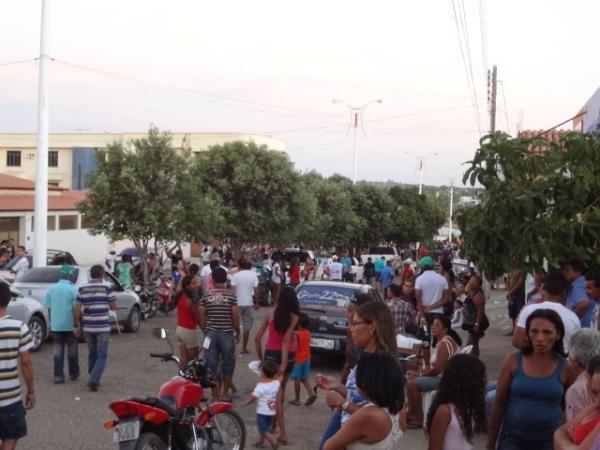 Concentra&ccedil;&atilde;o da coliga&ccedil;&atilde;o A For&ccedil;a do Povo.(Imagem:FlorianoNews)