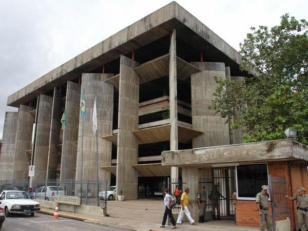 TJ cumpre determinação do CNJ e suspende pagamento de verbas a magistrados