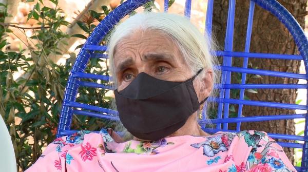 Dona Herm&iacute;nia conta como foi a separa&ccedil;&atilde;o das filhas.(Imagem:Reprodu&ccedil;&atilde;o/TV Clube)