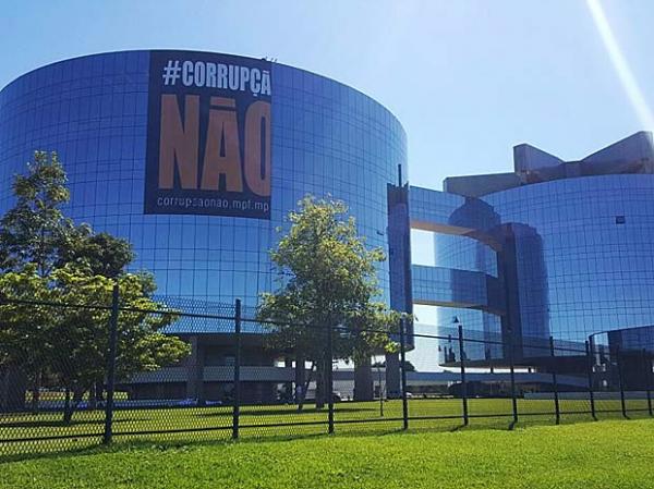 MPF acusa servidora de acumular cargos no Senado e no PI por 25 anos