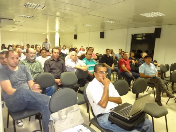 Empres&aacute;rios discutem implanta&ccedil;&atilde;o de Porto Seco em Floriano.(Imagem:FlorianoNews)