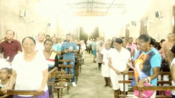 Festejo em honra a S&atilde;o Rafael &eacute; encerrado com prociss&atilde;o no bairro Cancela.(Imagem:FlorianoNews)