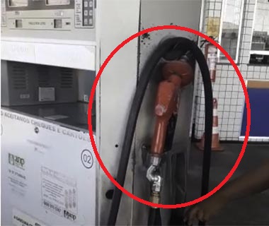 Consumidor flagra suposta fraude em bomba de combustível e grava vídeo