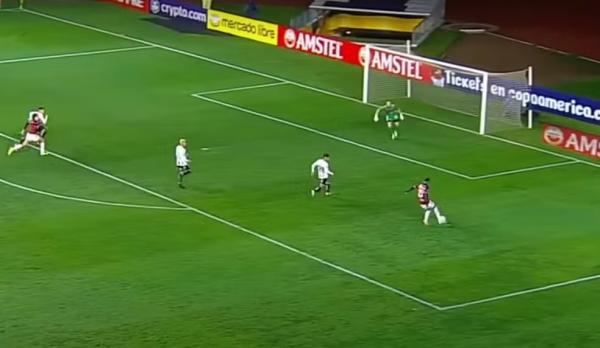 Chance perdida por Bruno Henrique em Palestino x Flamengo.(Imagem:Reprodu&ccedil;&atilde;o)