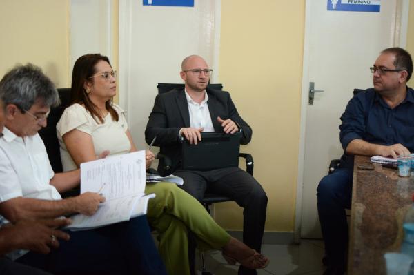 Reunião na Câmara Municipal de Floriano discute a LOA 2024.(Imagem:CMF)