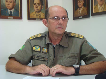 Policial militar reage a assalto e leva tiro no abdômen em farmácia
