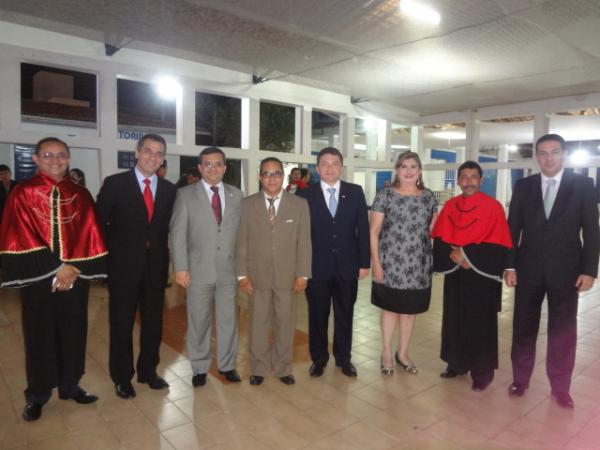 Prefeito Gilberto Júnior prestigiou diplomação da turma de Direito da FAESF