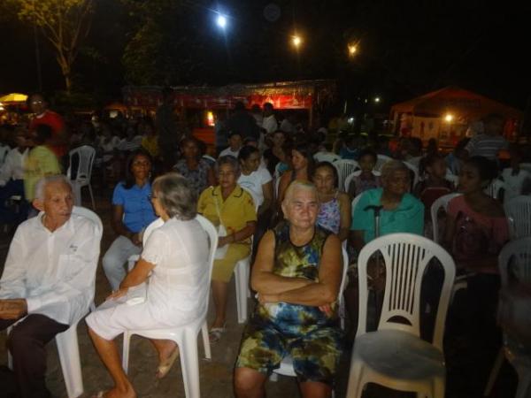 Prociss&atilde;o encerra festejo de Santa Cruz dos Milagres em Floriano.(Imagem:FlorianoNews)