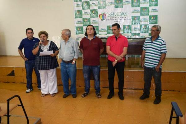 Prefeito Gilberto Júnior entrega recursos para Escolas de Samba.(Imagem:Secom)