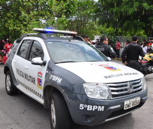 PMs são achados mortos dentro de viatura no Rio