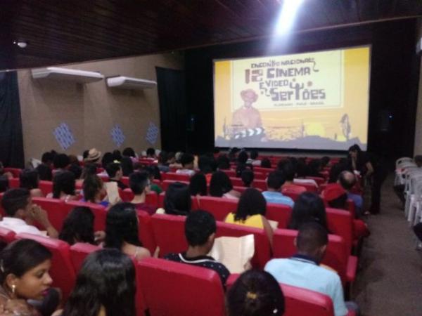 Nilton Veloso agita abertura do 12º Encontro de Cinema e Vídeo dos Sertões