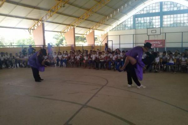 Grupo Cultura de Rua leva a arte da dan&ccedil;a as escolas municipais.(Imagem:Waldemir Miranda)