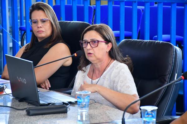 Vereadores de Floriano recebem equipe cont&aacute;bil da Prefeitura para discutir a LOA 2024(Imagem:CMF)