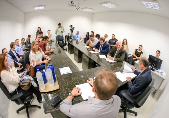 Hospitais e clínicas ameaçam não atender Plamta por falta de pagamentos