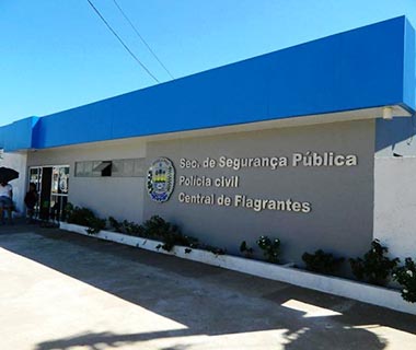 Travesti é presa suspeita de estuprar três garotos