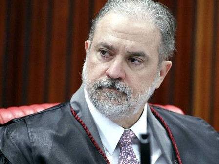Bolsonaro despreza lista tríplice e indica Augusto Aras para o comando da PGR