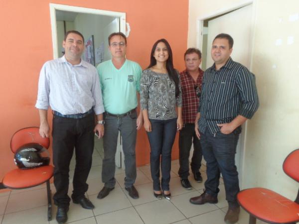 Delegado Geral da Polícia Civil James Guerra visita Delegacia Regional de Floriano