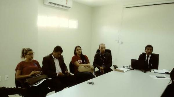 Poder público se reúne para discutir atendimento bancário em Floriano(Imagem:FlorianoNews)