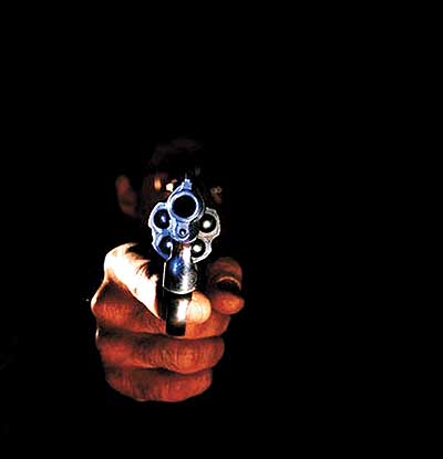 Homem é executado com 2 tiros de pistola em trailer na Piçarreira