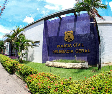 Comerciante é baleado em assalto na zona Leste