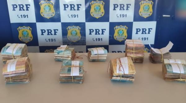 PRF localizou R$ 50 mil esconditos no ve&iacute;culo.(Imagem:Divulga&ccedil;&atilde;o/PRF-PI)