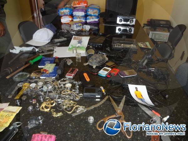 Pol&iacute;cia Militar apreende drogas e produtos de roubo no bairro Taboca.(Imagem:FlorianoNews)