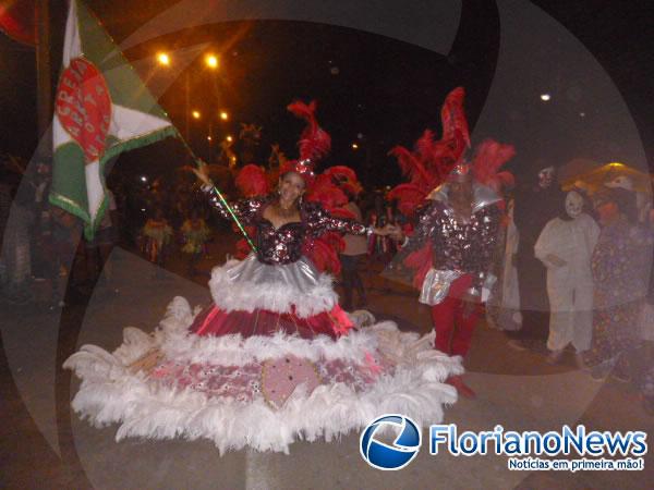 Com homenagem &agrave;s m&atilde;es, Arrocha Um Aperta o Outro &eacute; eleita campe&atilde; do Carnaval 2015.(Imagem:FlorianoNews)