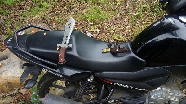 Materiais possivelmente usados nos assaltos a postos s&atilde;o encontrados em casa abandonada em Floriano(Imagem:Divulga&ccedil;&atilde;o)
