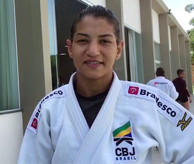 Sarah Menezes treina com a seleção e foca título em Paris: "quero ser campeã"