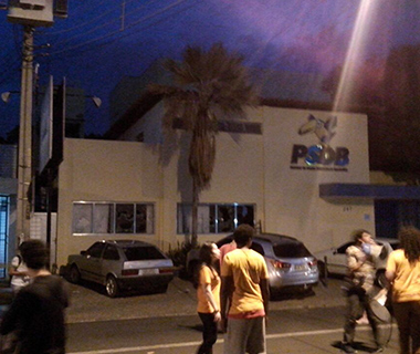 Sede do PSDB em Teresina é depredada por suspeitos encapuzados