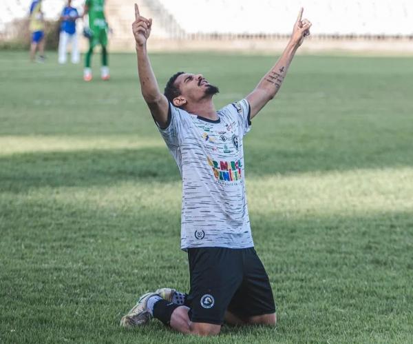 Jo&atilde;o Victor, atacante do Corisabb&aacute;.(Imagem:Samuel Pereira)