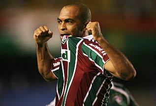 Flu vence o Cruzeiro e é o líder do Brasileirão