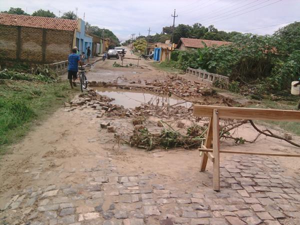Chuva causa destrui&ccedil;&atilde;o em Floriano (Imagem:Reda&ccedil;&atilde;o)
