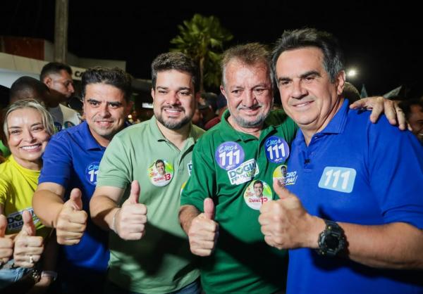 Ciro é recebido sob aplausos em carreata em Campo Maior: "Você asfaltou minha rua"