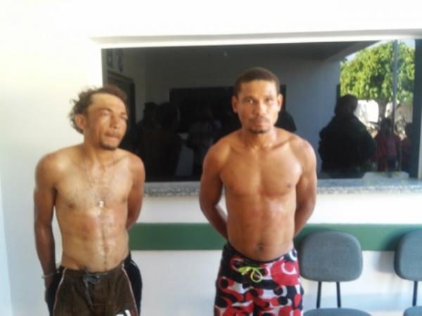 Elementos presos pela pol&iacute;cia. (Imagem:Jc24horas)