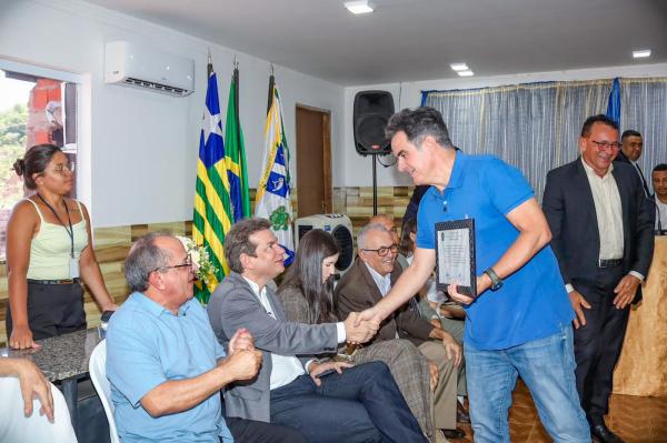 Ciro Nogueira visita obras de escola garantida graças à sua atuação e ganha título de cidadania(Imagem:Ascom)
