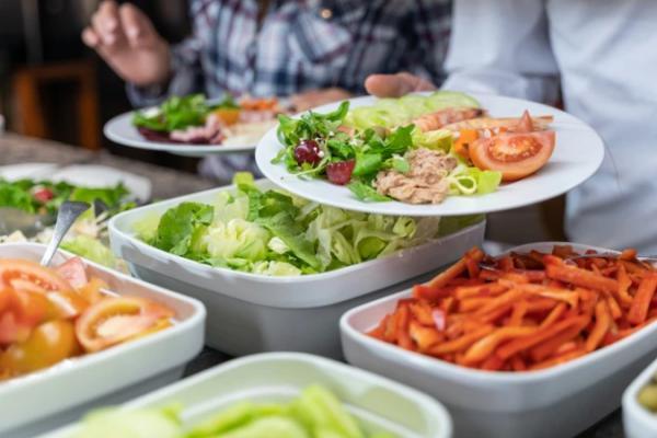 A PeNSE analisou a evolu&ccedil;&atilde;o do consumo, em pelo menos cinco dias, de cinco tipos de comidas.(Imagem: Freepik)