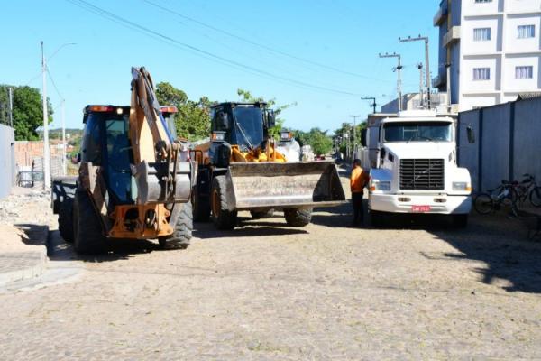 Programa Nosso Bairro é Limpeza beneficia seis bairros de Floriano em apenas 45 dias.(Imagem:Secom)