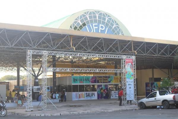  Sal&atilde;o do Livro do Piau&iacute; (Salipi) acontece no espa&ccedil;o Rosa-dos-Ventos na Universidade Federal do Piau&iacute; (UFPI).(Imagem: L&iacute;via Ferreira/g1 PI )