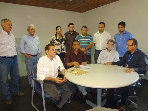Assinado o contrato para constru&ccedil;&atilde;o de Conjunto Habitacional em Floriano.(Imagem:FlorianoNews)